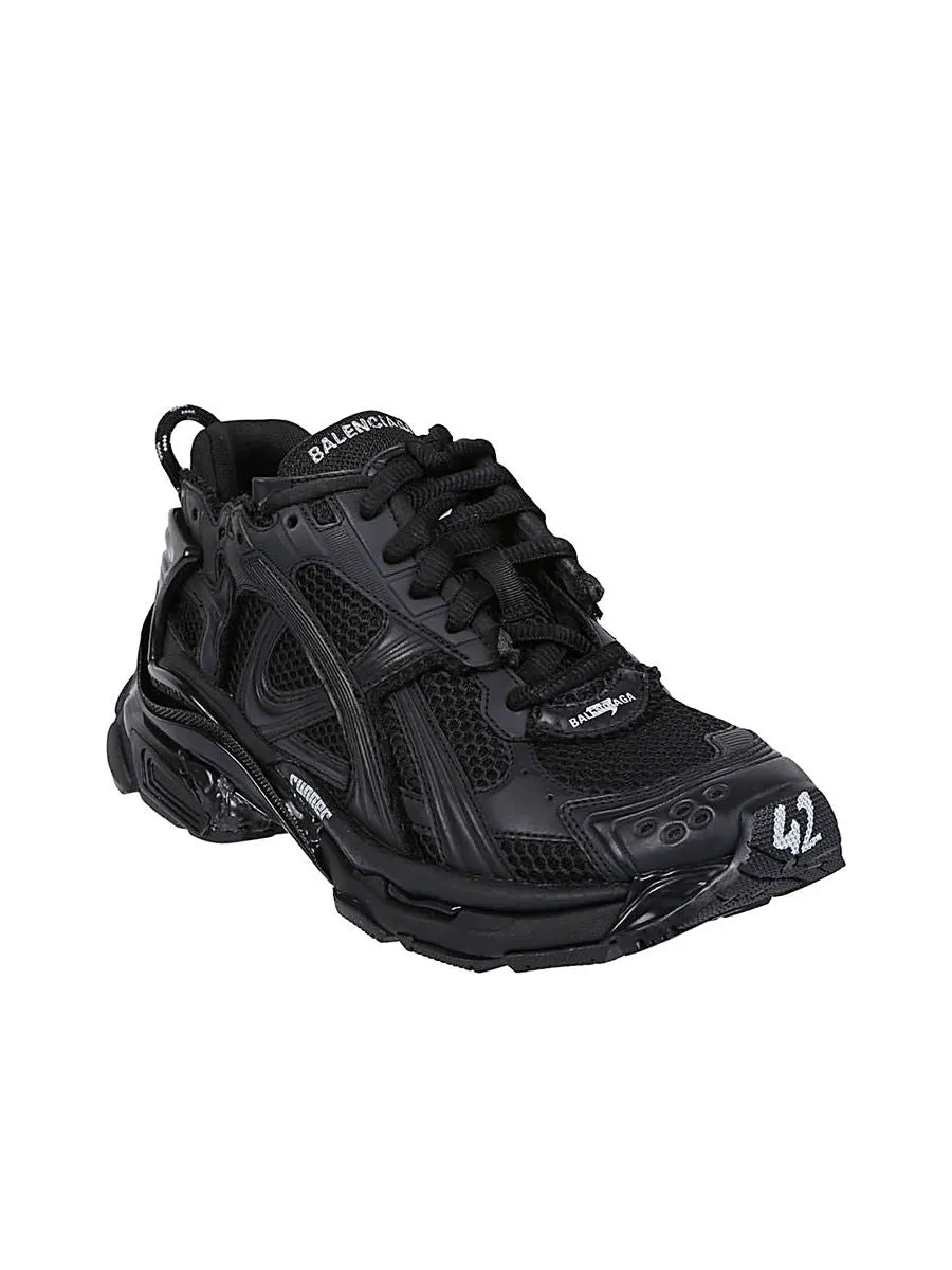 Men's Runner Sneaker in Black